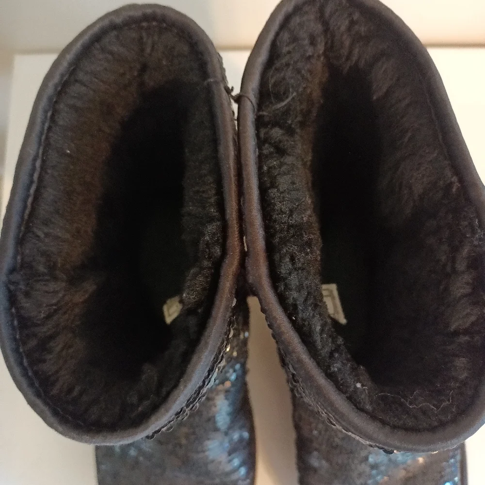 UGG size 7 black sequin boots S/N 3161